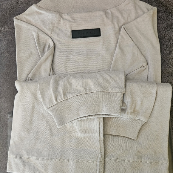Oversized essentials mens xs. NWT seal color. - Picture 2 of 5